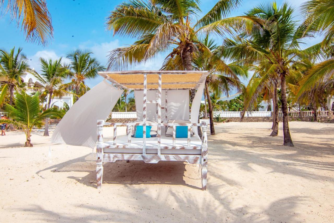 Jumbo Club Watamu Hotel ภายนอก รูปภาพ