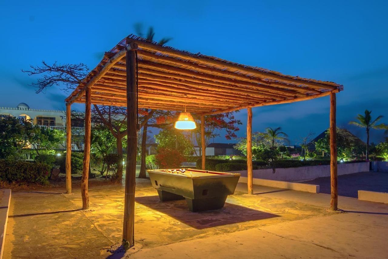 Jumbo Club Watamu Hotel ภายนอก รูปภาพ