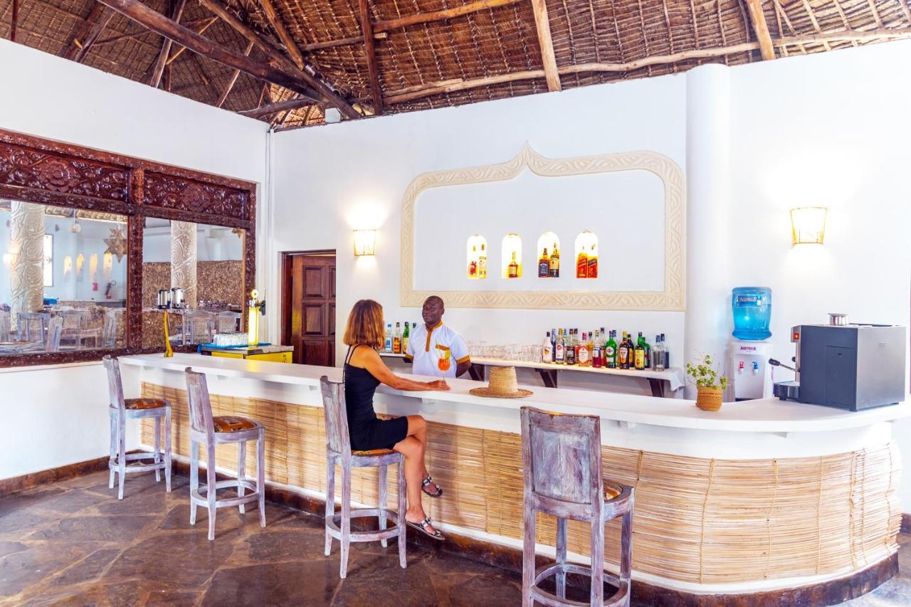 Jumbo Club Watamu Hotel ภายนอก รูปภาพ